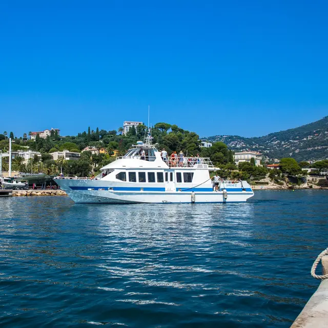 Promenade en bateau autour de Saint-Jean-Cap-Ferrat_Saint-Jean-Cap-Ferrat