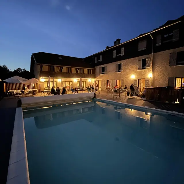 Hôtel extérieur soirée