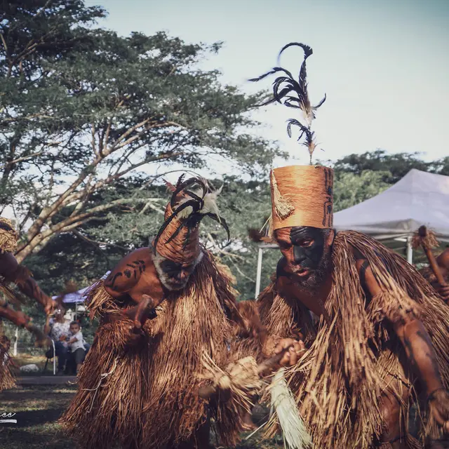 Résidence d'artiste - Coiffe kanak_Koné