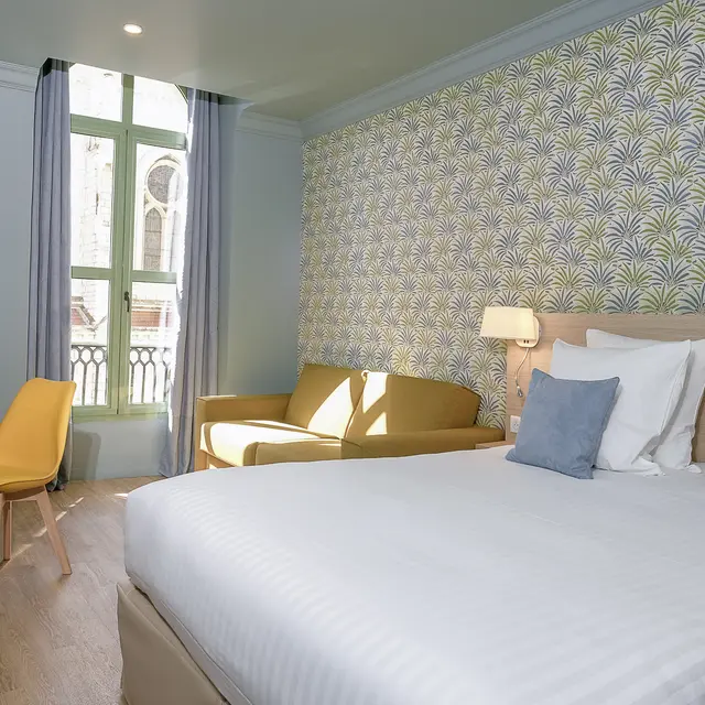 JUNIOR SUITE 207 C md.jpg