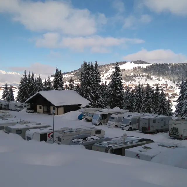 aire-camping-car-les-saisies
