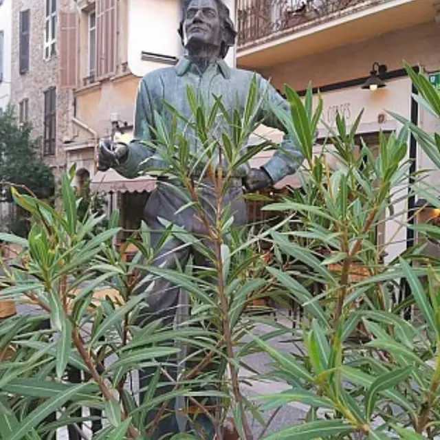 Statue Victorien Sardou