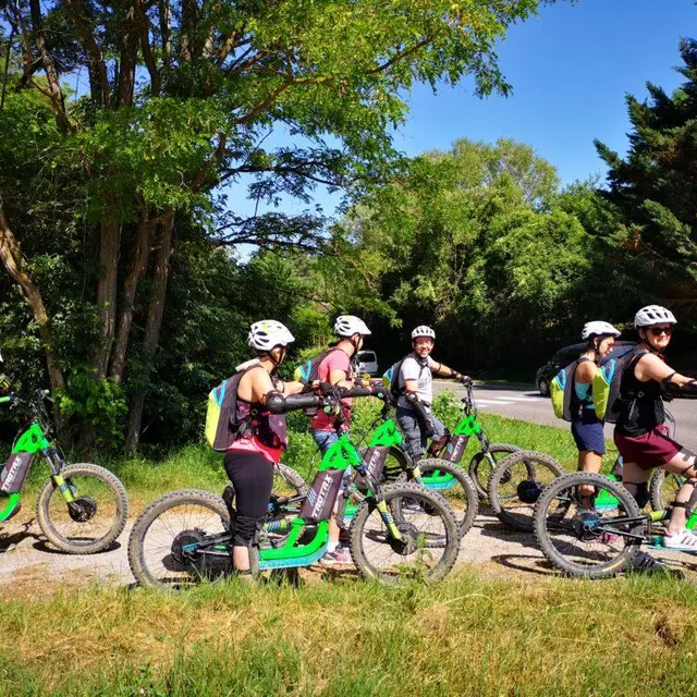 Des forêts et des corbeaux en trottinette électrique_Bélesta