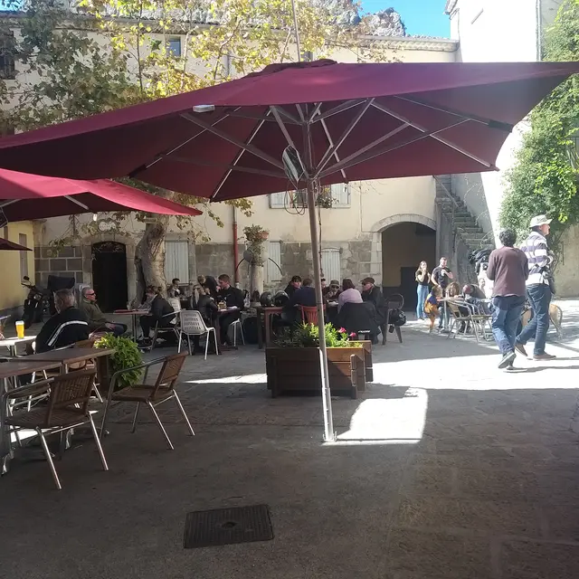 La terrasse avec sa fontaine