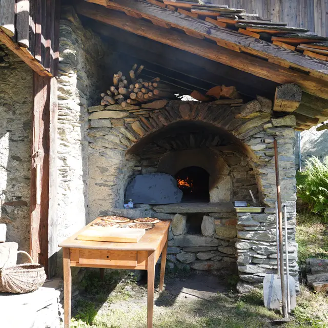 JEP 2025 - Démonstration du four à pain restauré de Bionnassay et dégustation de pain_Saint-Gervais-les-Bains