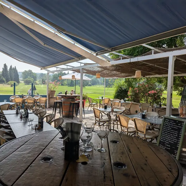 restaurant le sur le Green_Morières-lès-Avignon