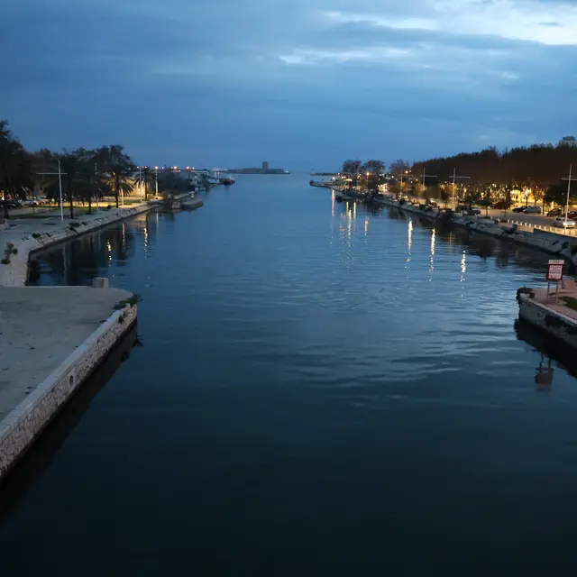 Parking du Port de Plaisance (Autocars)_Port-de-Bouc