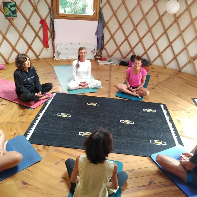 EVE-Stage de yoga avec Altitude 999-séance