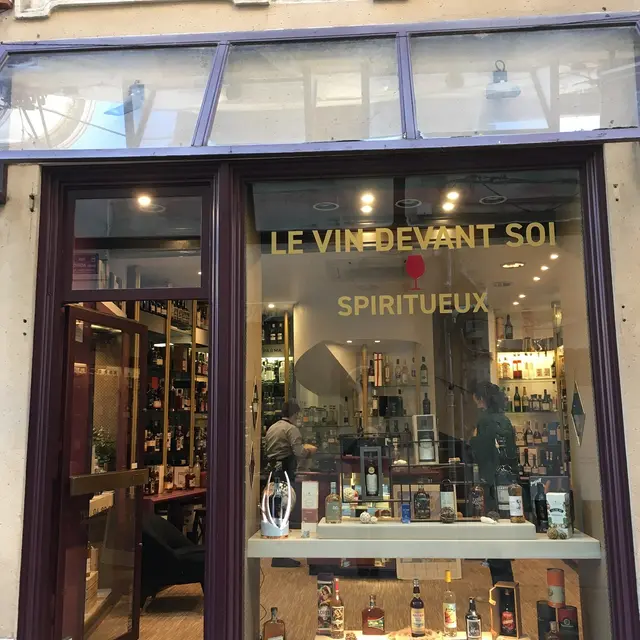 Le Vin devant Soi