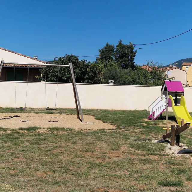 Aire de jeux du Pierraret à Château-Arnoux_Château-Arnoux-Saint-Auban