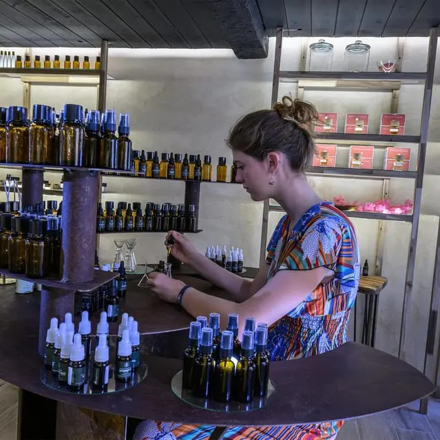 Atelier de création de parfum 100% Naturel Fleurs de Grasse_Grasse