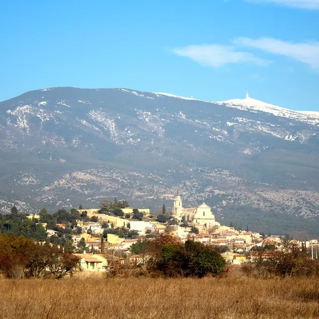 les remparts sur la colline
