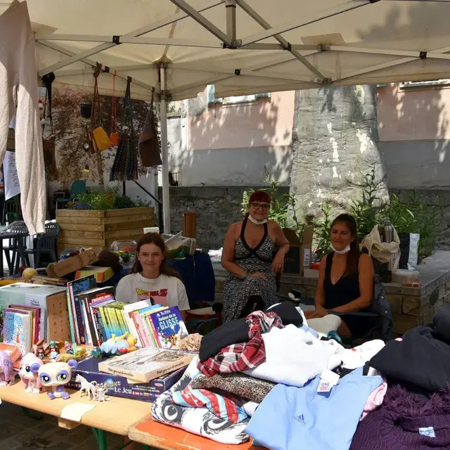 Vide grenier des Poulicornes_Isola