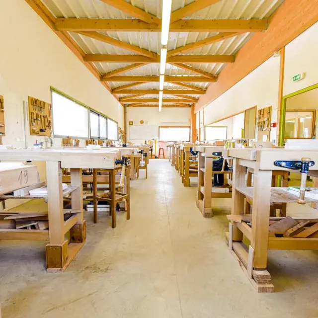 Com' les pros - Visite de l'école ébénisterie pour adultes_Vallières-sur-Fier