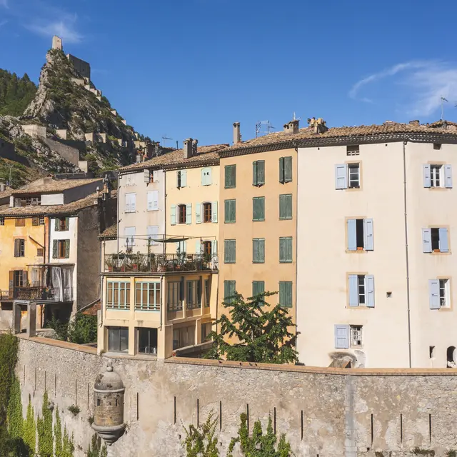 Village fortifié & citadelle : des remparts au sommet visite guidée pour les groupes_Entrevaux