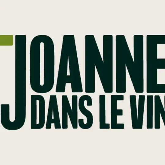 Joanne Dans le Vin