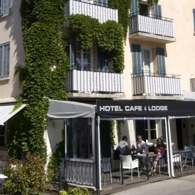 B. Lodge Saint-Tropez
