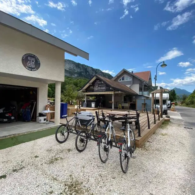 Location velo doussard au coup de pompe