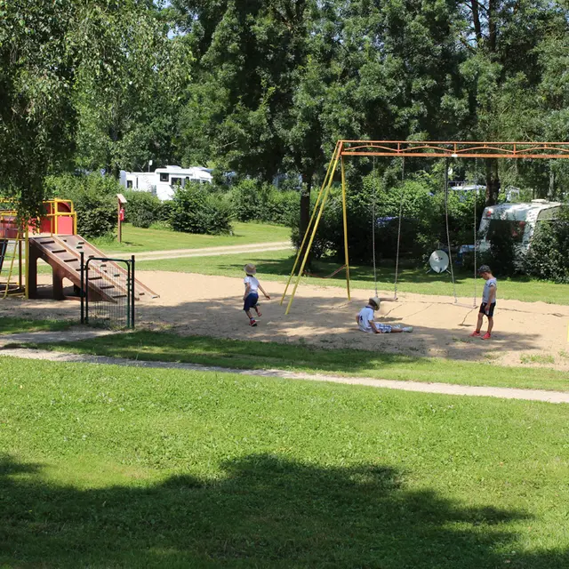 Aire d'accueil de camping-car au camping du bac de Pruillé