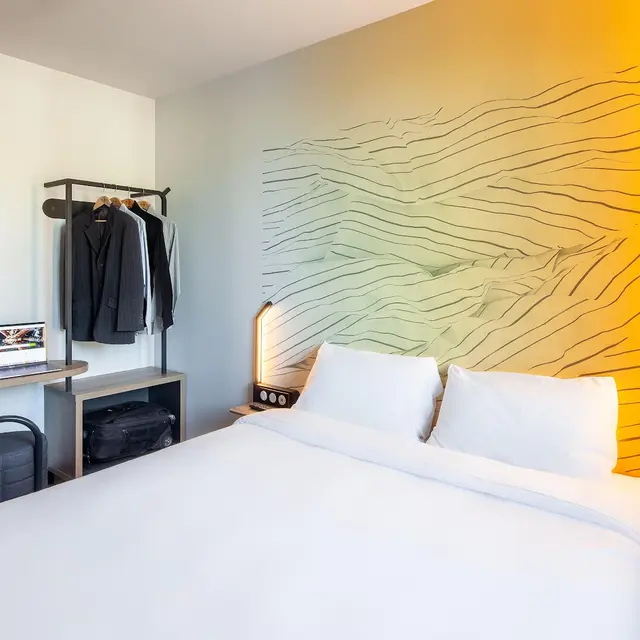 B&B Toulon Centre Gare - chambre jaune