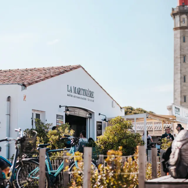 Le glacier à Saint-Clément près du phare