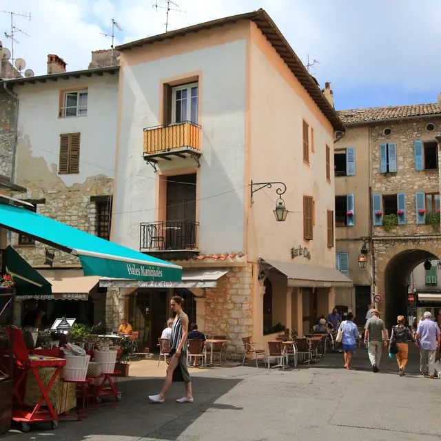 Place Surian_Vence