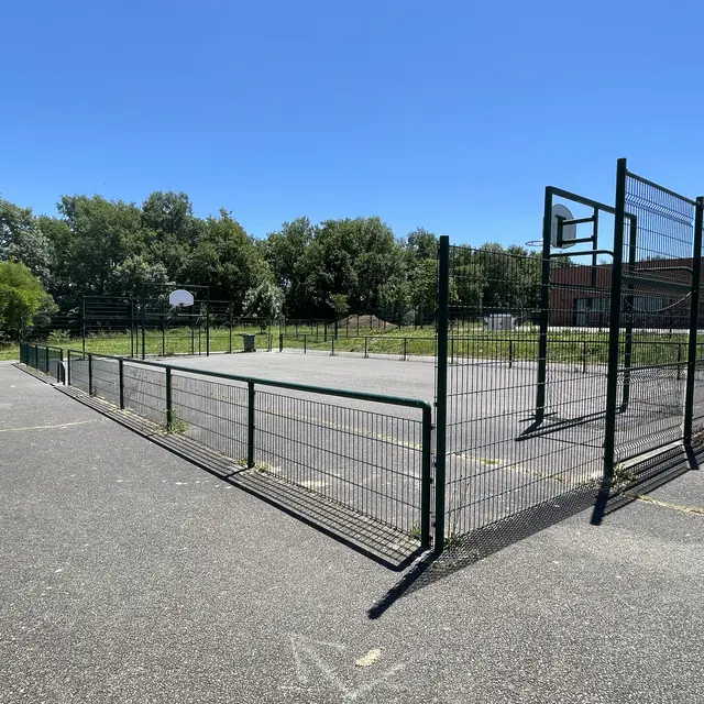 Terrain multisports Barry d'Islemade_Barry-d'Islemade