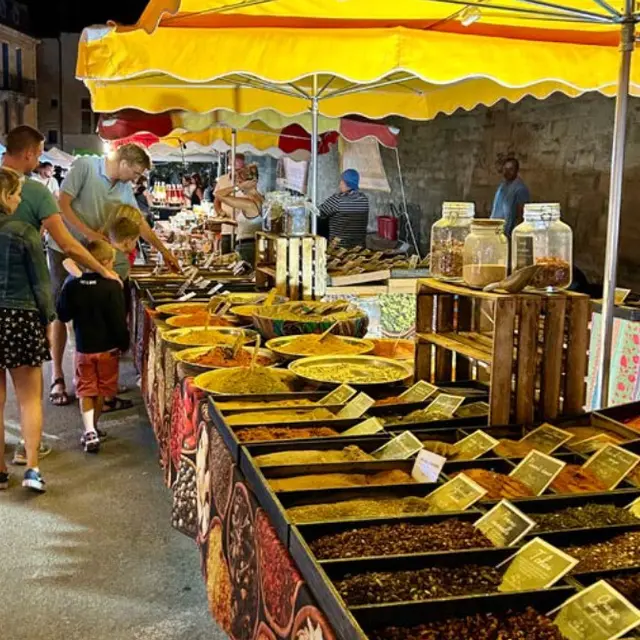 Marché nocturne