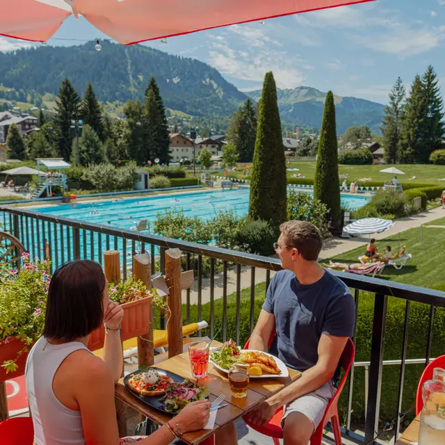 restaurant extérieur piscine_Megève