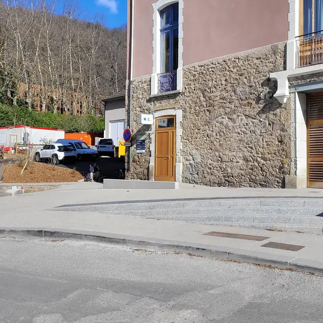 2025.toilettes.publiques.parc.du.casino.porte.toilettes1.CP.Jean.Magnard