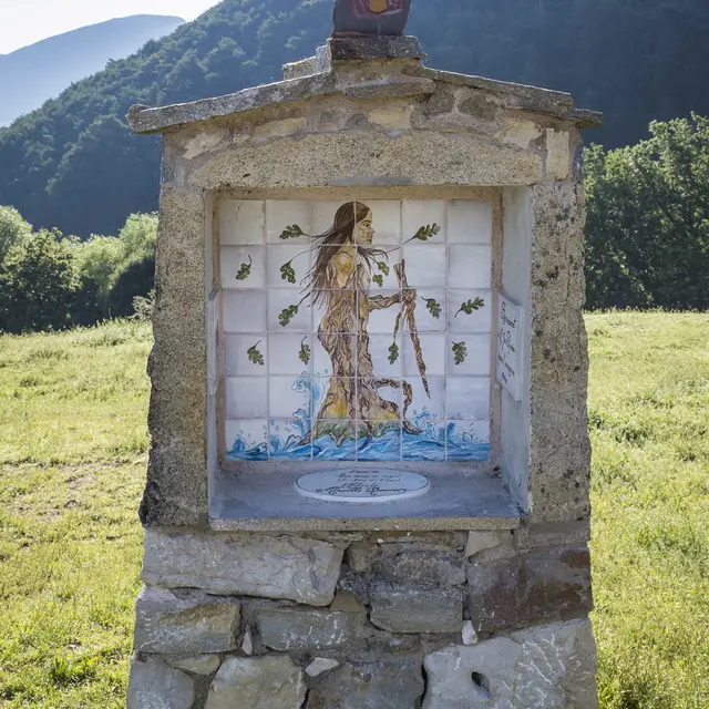 Sculpture Lei Rore ei Aiga