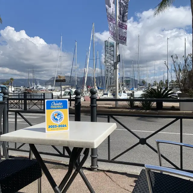 Terrasse sur le port