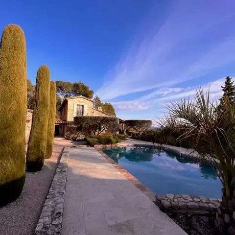 La Douce Kees, Maison et piscine