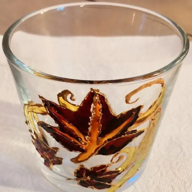 Colorer la transparence : atelier de peinture sur verre