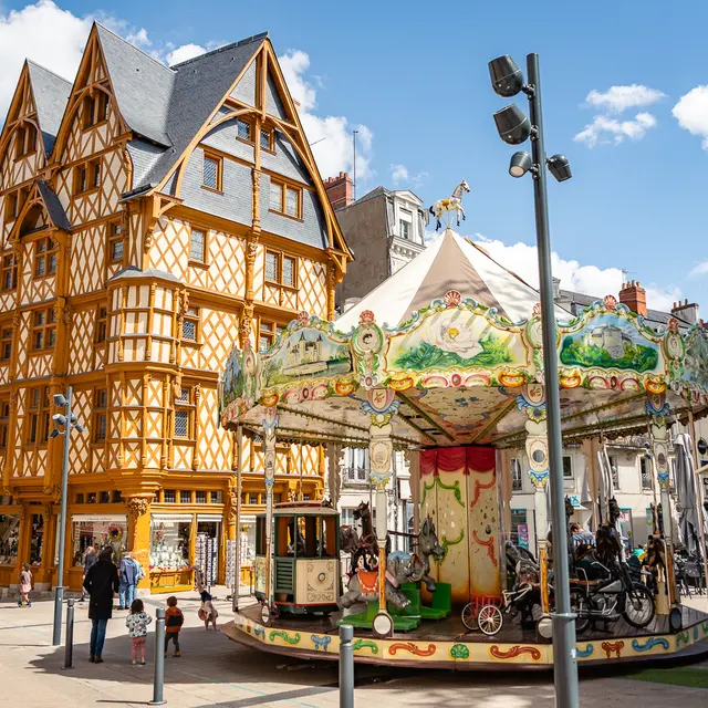 Maison d'Adam et Place Sainte-Croix_Angers