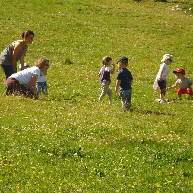 Crèche Les 3 Pommes, Éveil en été
