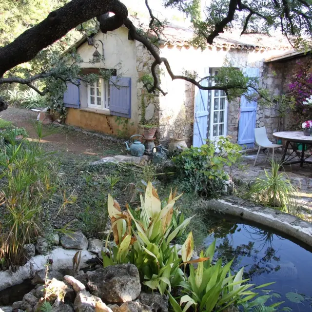 LA MAISON BLEUE - VUE EXTERIEUR.jpg