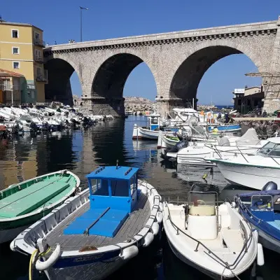 Randonnée/jeu de pistes - Anses et calanques urbaines