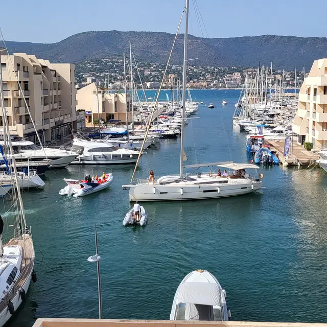 83 BORMES LES Mimosas La Cite D Azur EUR 5,00 - FR