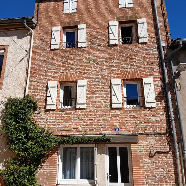 La petite maison dans le village_Lafrançaise