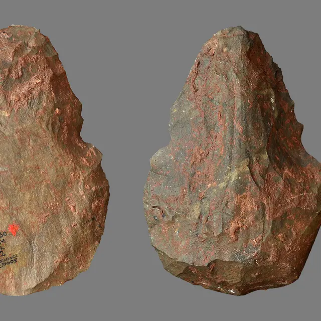 Biface de la grotte préhistorique du Lazaret