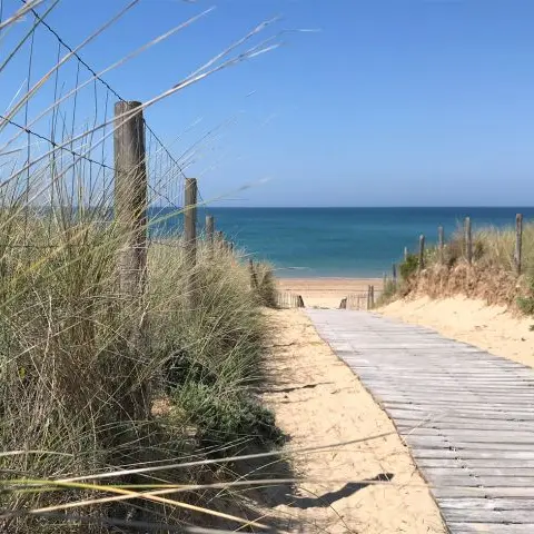 Accès à la plage de la Basse Benaie