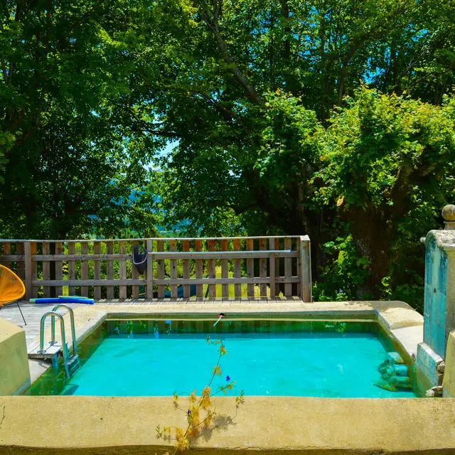 Le bassin de la Bastide du Claus et son eau de source