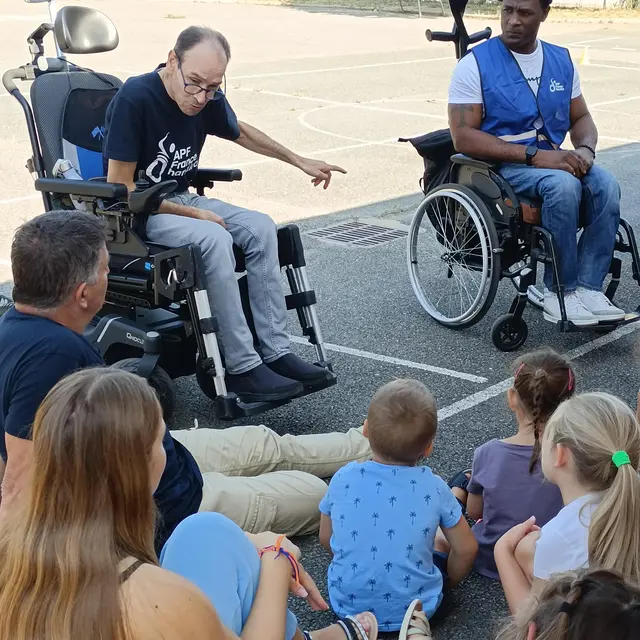 Expérimenter la ville...en situation de mobilité réduite - Instants curieux_Montbrison