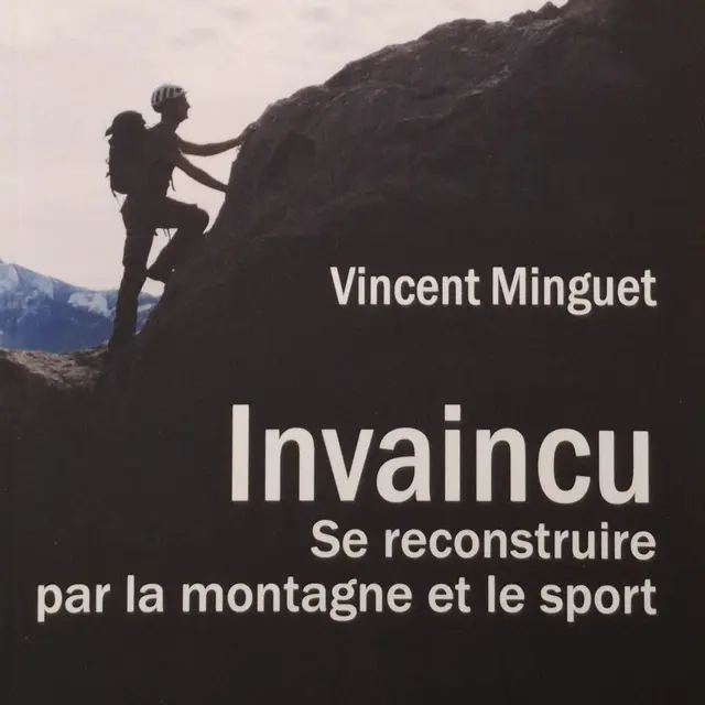 Couverture du livre Invaincu, se reconstruire par la montagne et le sport de Vincent Minguet