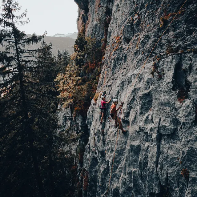 Escalade en grandes voies avec le Bureau des Guides_La Clusaz