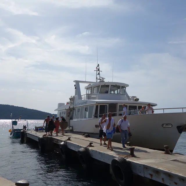 Port  Bateaux accostage Le Levant Naturisme