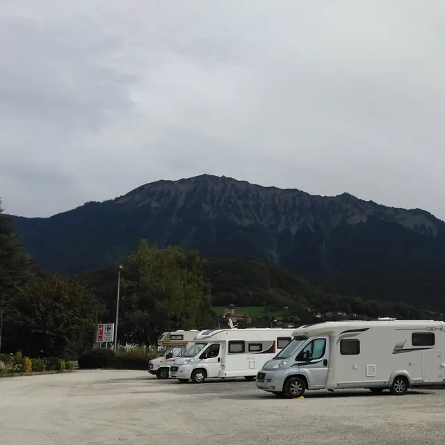 Faverges aire de services camping car