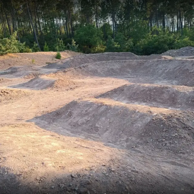 Pumptrack à Bagnols-en-Forêt