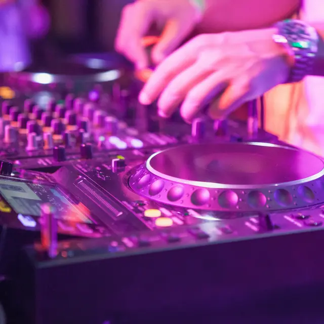DJ